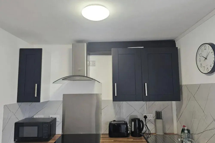 Charming and Compact Studio in Bridgend