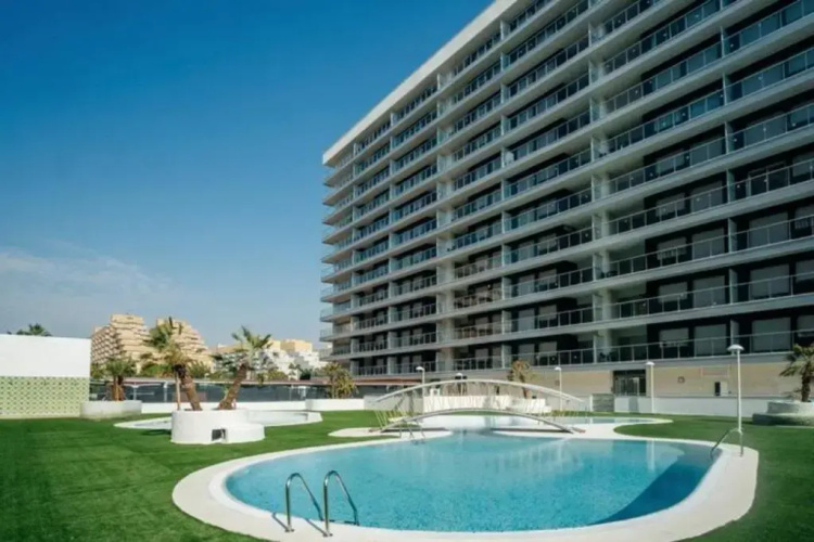 Crystal Modern apt. - 1st Beach Line