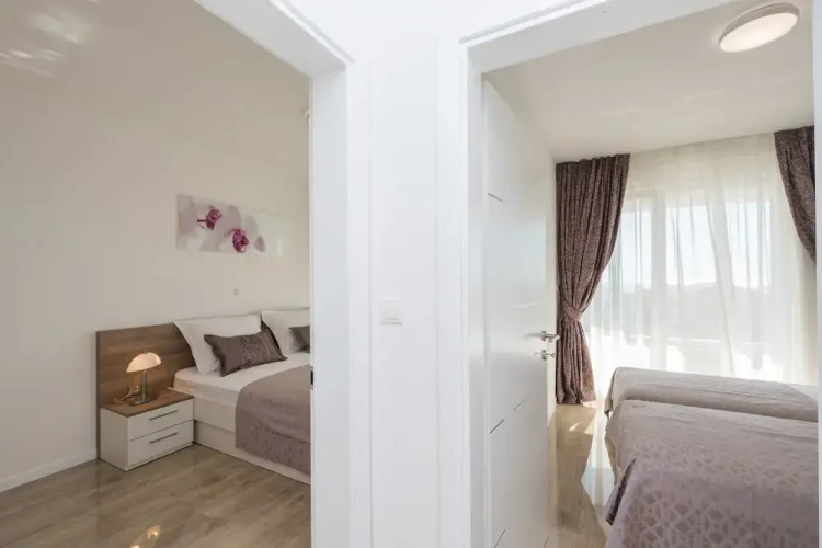 Apartments with Pool Villa Zora