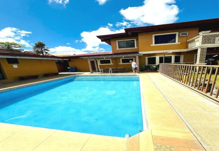 Villa Adelle At Silang