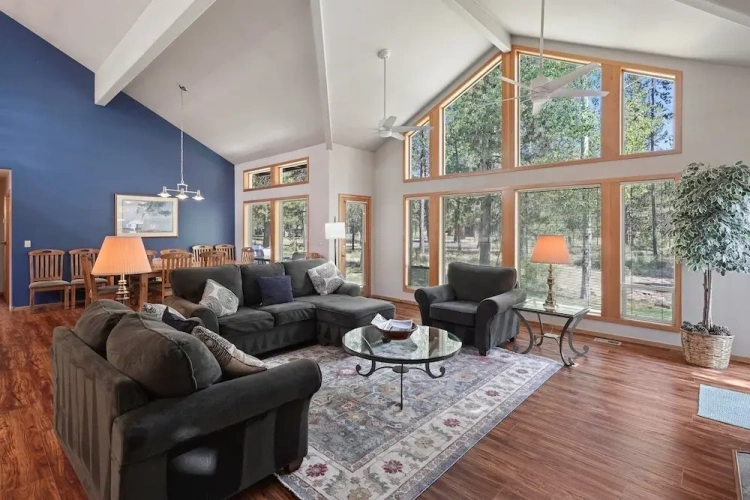 5 Bedrooms Cottage