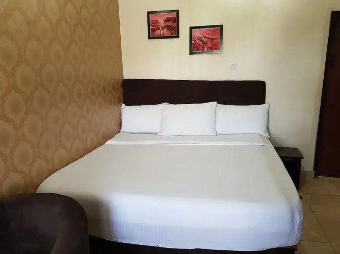 Eddy Vic Hotel