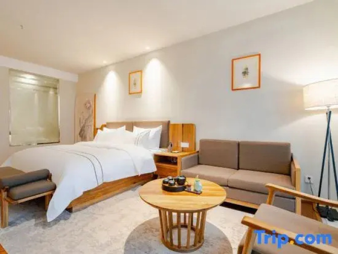 Leader Hotel