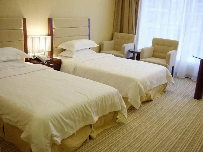 Longzhou Hotel