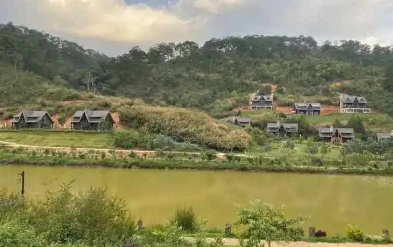 Lat Valley Retreat Village
