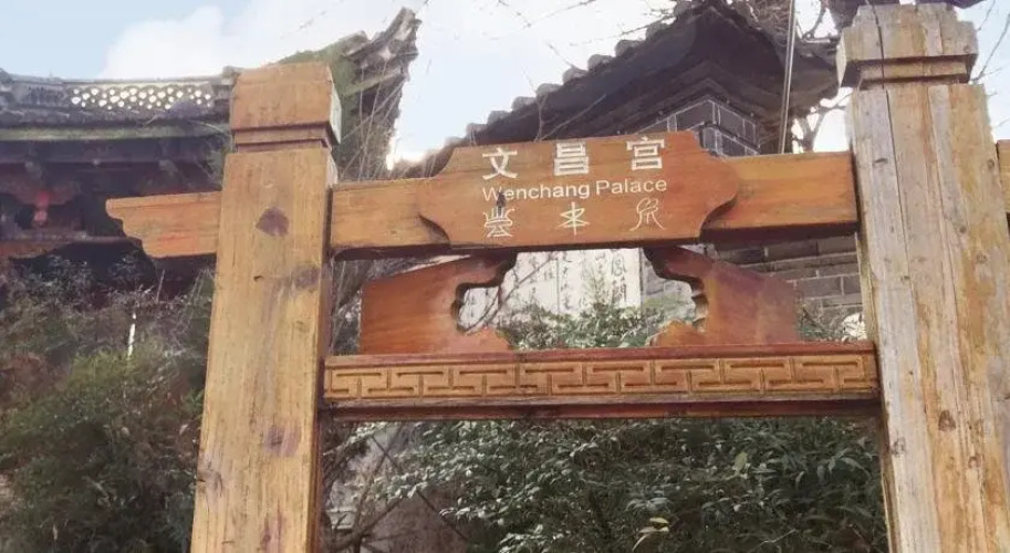 Cloudy Cao Tang Hostel(丽江云里草堂客栈)