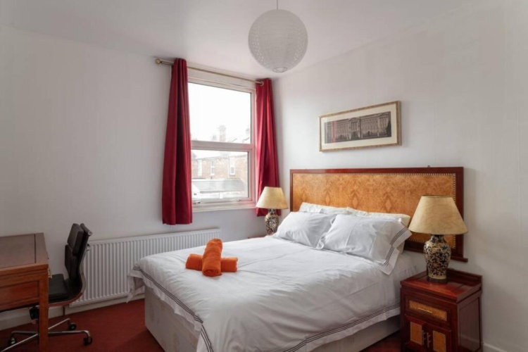 4 Bedrooms Cottage