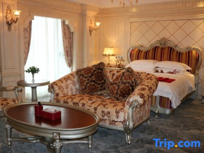 2 Bedrooms Quadruple Family Suite