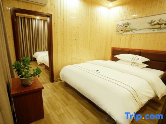 Deluxe Family Suite