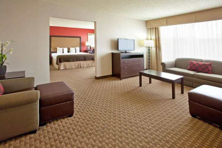 Holiday Inn Express & Suites Phoenix Midtown by IHG