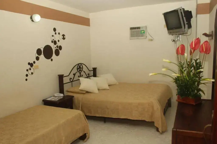 Hotel Plaza 70