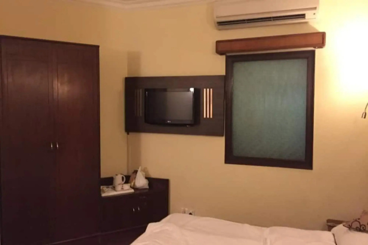Monark Hotel