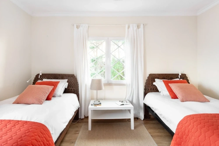 4 Bedrooms Cottage