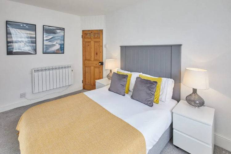 Host Stay Ocean Queen Cottage
