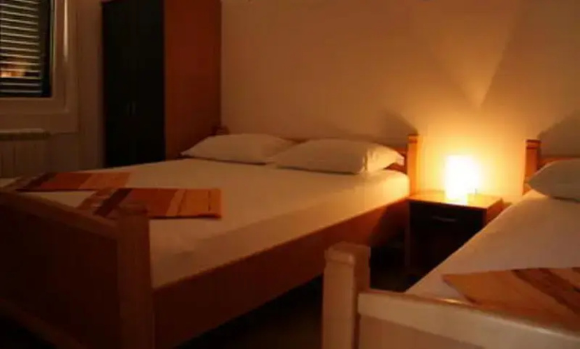 Apartments & Rooms M