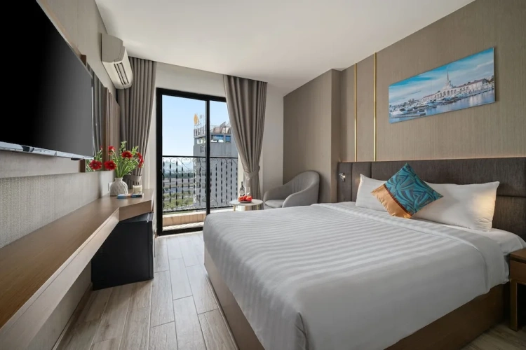 Superior Double room with city view