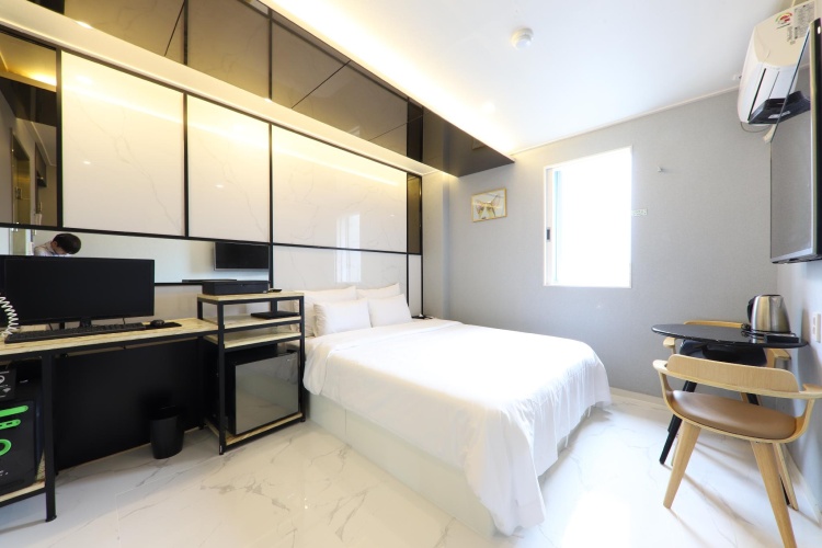 Premier room