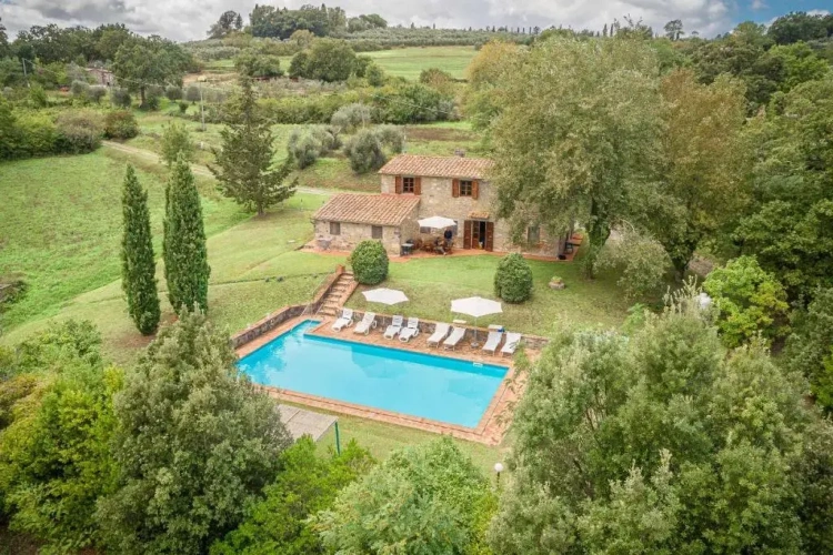 4 Bedrooms Villa