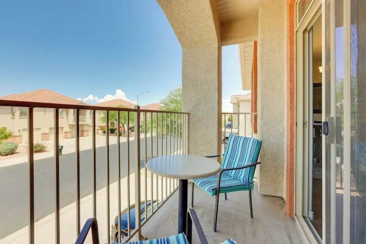 2 Bedrooms Apartment