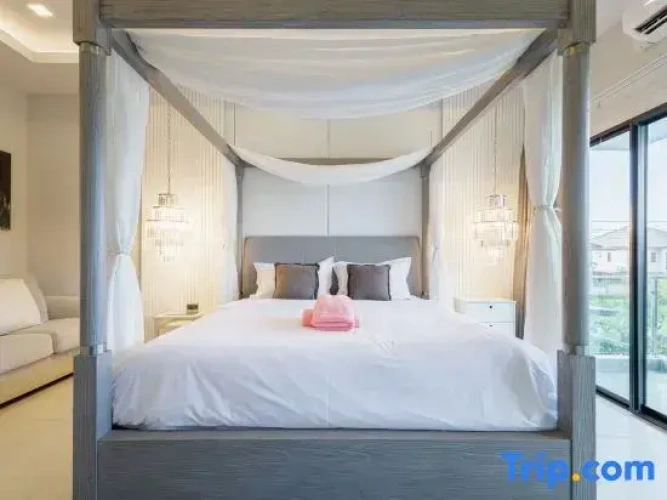 4 Bedrooms Family Villa