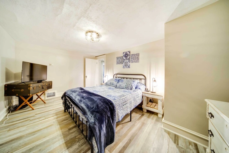 2 Bedrooms Apartment