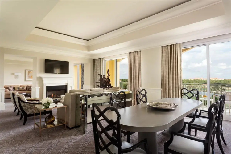 The Ritz-Carlton Naples, Tiburón