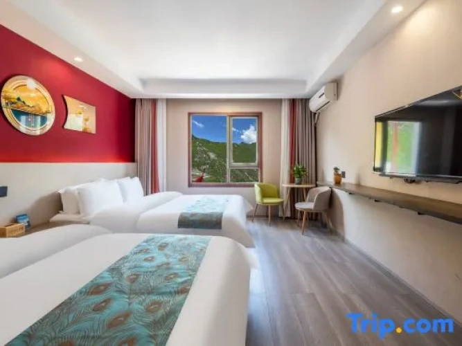 Standard room with mountain view