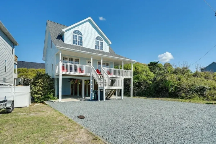 4 Bedrooms Cottage with balcony