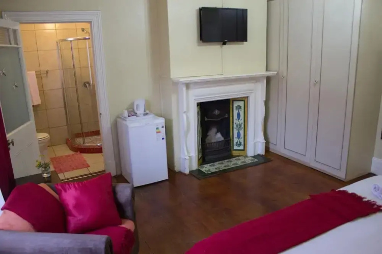Maple's Guest House