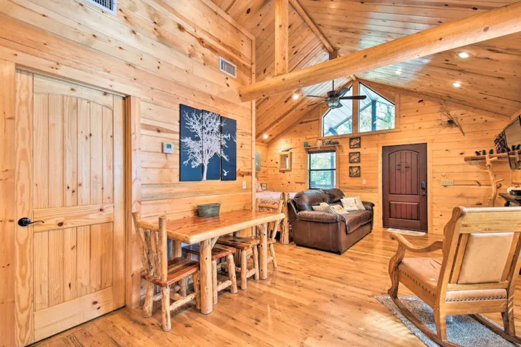 Broken Bow Hideaway w/ Hot Tub & Fire Pit!