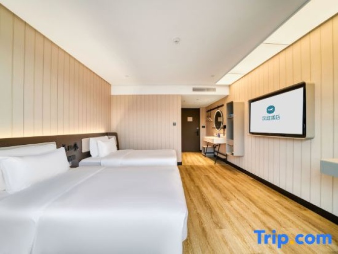 Standard Twin room with river view