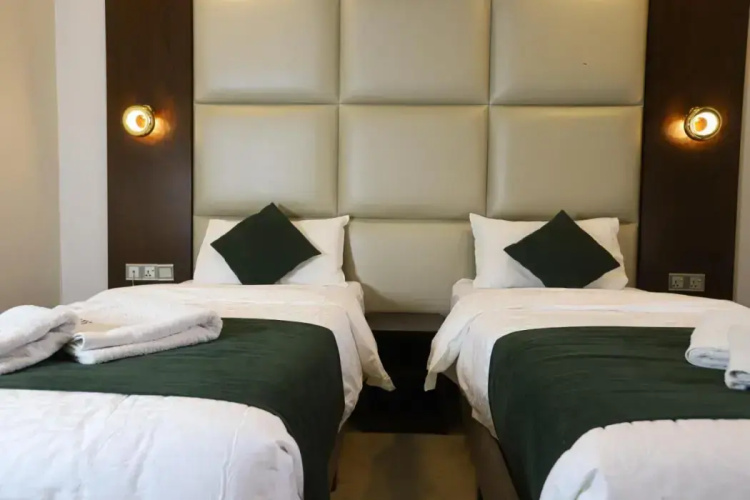 Paris Plaza Hotel