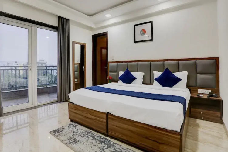 Hotel Grey Sky