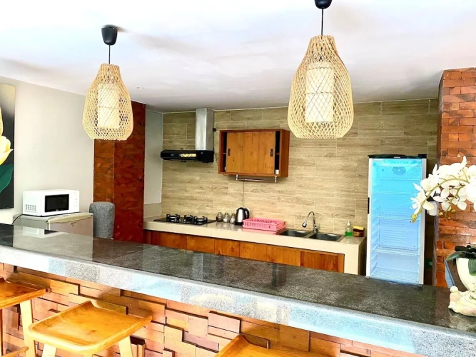 6 Bedrooms Villa