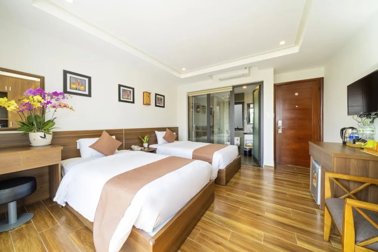 Deluxe room with balcony and with city view
