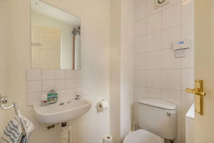 4 Aldelyme Court