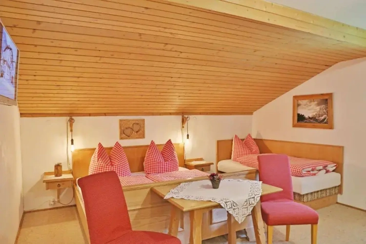Standard Triple room with balcony