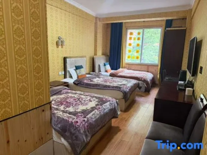 Standard Triple room