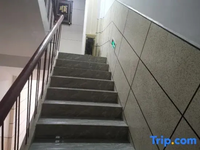 Hefeng Hanglong Hotel