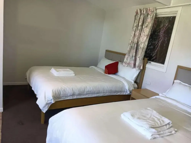 2 double and 1 sofa beds chalet 7D