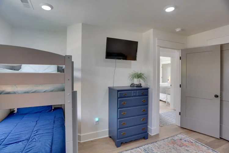 4 Bedrooms Cottage