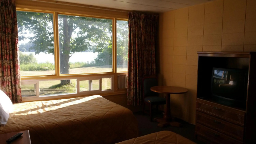 Riverview Motel