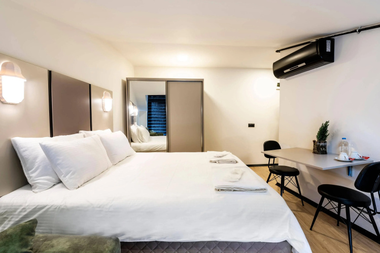 Global Suites Hotel
