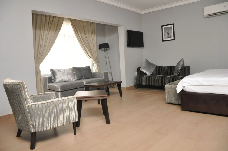 Tudor House Hotel