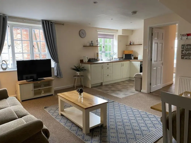Apartment - Sleeps 2 - Pet Friendly - Parking