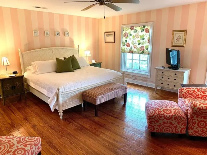 Standard Quadruple room with view