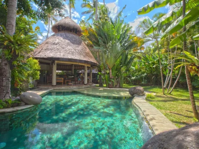 2 Bedrooms Villa