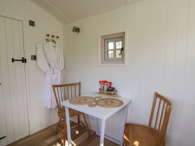 Dragonfly Shepherd's Hut