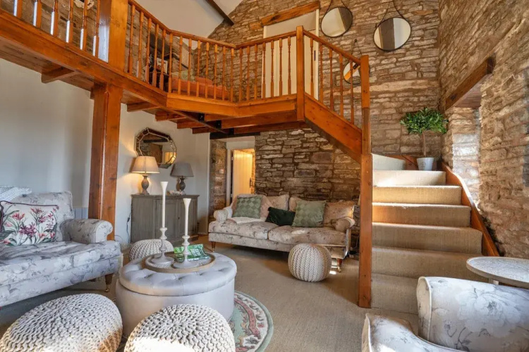 Barn in Peak District With Countryside Views
