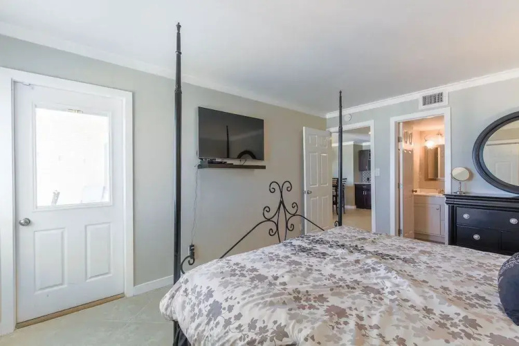 Gulf Shore Condo #301 - 2 Br condo by RedAwning